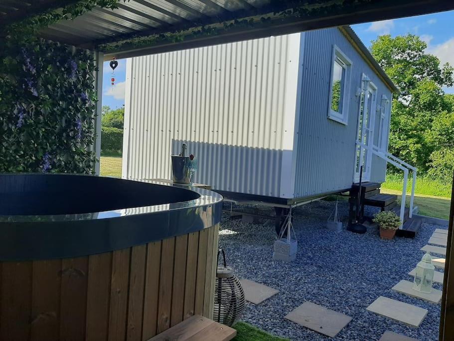 Anglesey New Modern Shepherds Hut With Spa Hot Tub Gwalchmai Exteriér fotografie