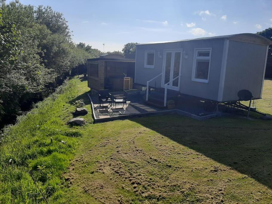 Anglesey New Modern Shepherds Hut With Spa Hot Tub Gwalchmai Exteriér fotografie