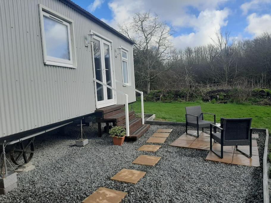 Anglesey New Modern Shepherds Hut With Spa Hot Tub Gwalchmai Exteriér fotografie