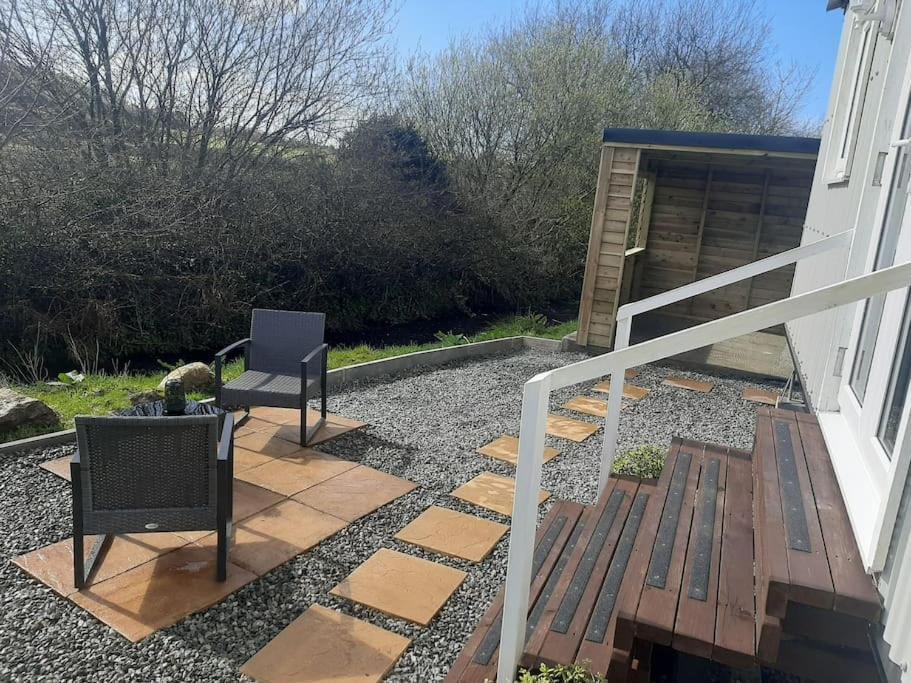Anglesey New Modern Shepherds Hut With Spa Hot Tub Gwalchmai Exteriér fotografie